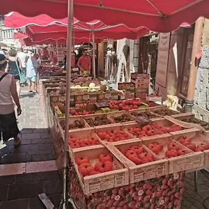 Super Idéalement Situé En Vieille , Annecy France
